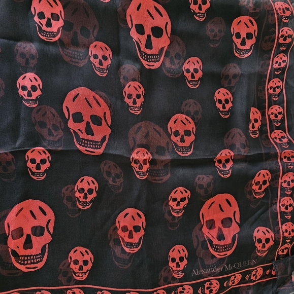 Alexander McQueen Skull Silk Scarf Black Red - Picture 9 of 10